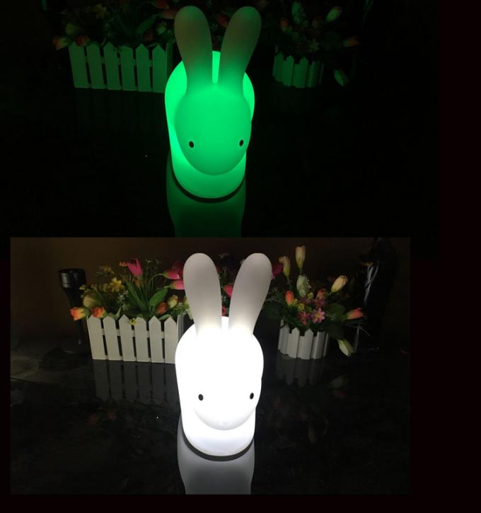 Luce notturna a forma di del coniglietto sveglio LED, cambiamento bianco di colori della lampada 16 del coniglio