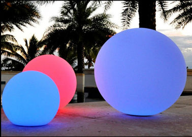Porcellana le luci della palla di 80cm LED impermeabilizzano, luci di galleggiamento della palla di stagno del parco di plastica del PE  fornitore
