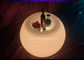 A forma di palla principale accende il tavolino da salotto con la portabottiglia del vino e del secchiello del ghiaccio fornitore