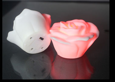 Porcellana Rosa di plastica bianca ha modellato la luce notturna principale con azione dell'acqua o fuori da/sopra del bottone fornitore
