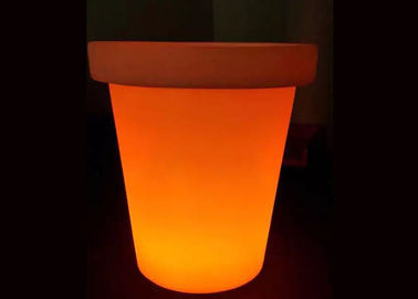 Porcellana Vaso all'aperto della pianta del PE LED di potenza della batteria con il telecomando di DMX, cambiamento di colori fornitore